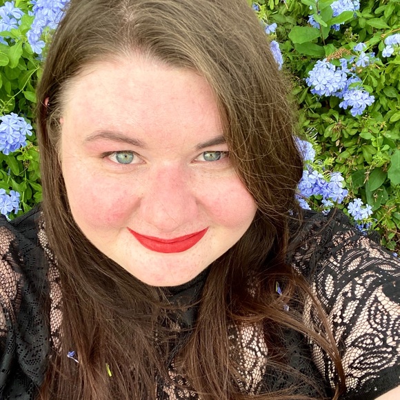 Meet your Posher, Jillian - Picture 2 of 3